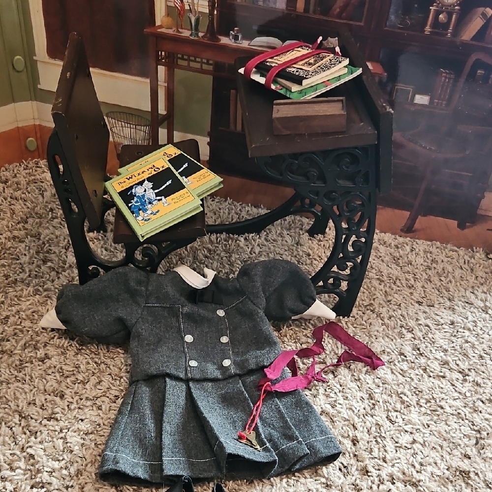 American Girl Doll (Pleasant Doll Co) - Samantha Desk/School Set
